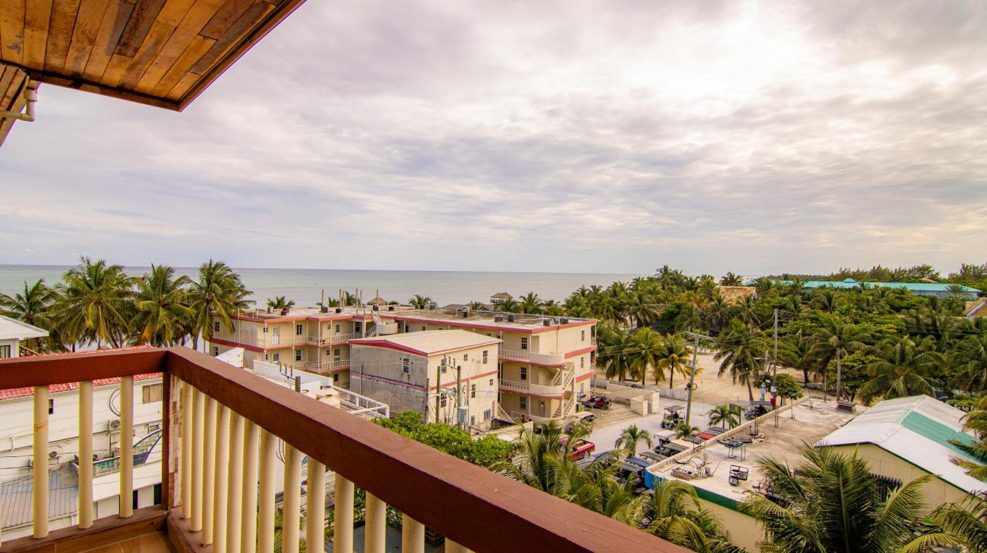 Tropical Palace Hotel San Pedro  Exterior photo