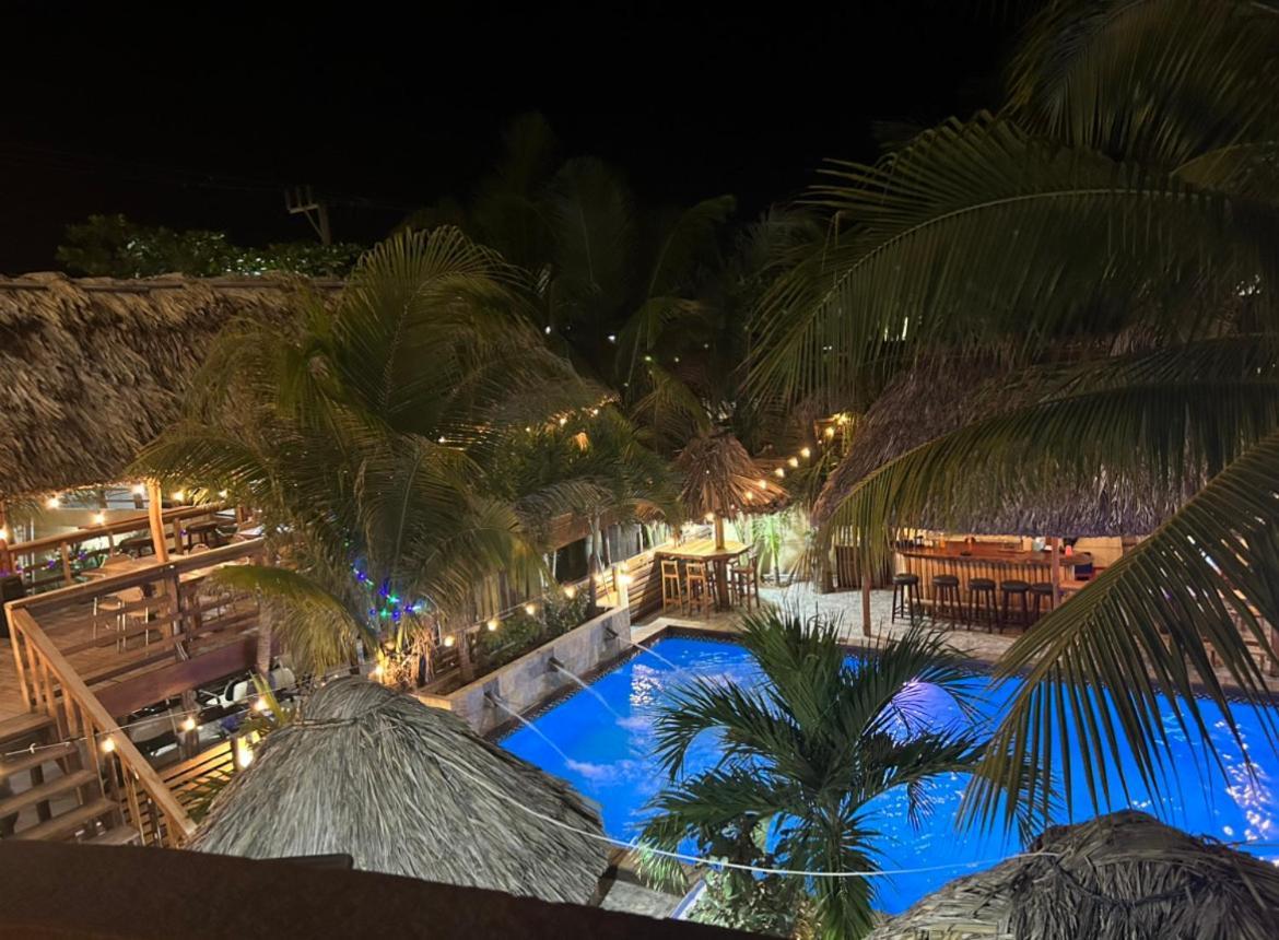 Tropical Palace Hotel San Pedro  Exterior photo