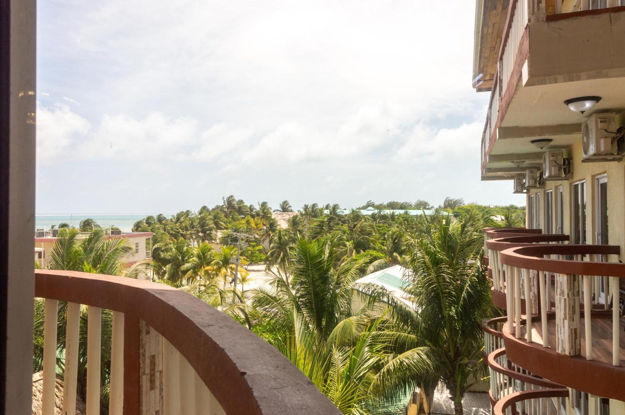 Tropical Palace Hotel San Pedro  Exterior photo